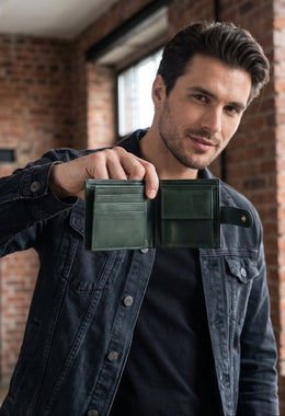 Men’s Leather Wallet – Slim and Handcrafted Elegance