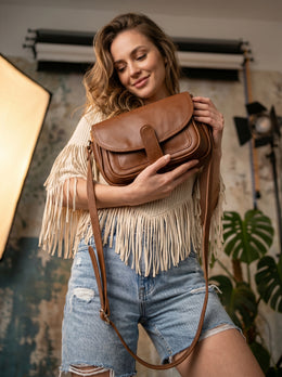 Premium Leather Crossbody – Sleek & Light