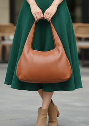 CABRINI Signature Crossbody – Everyday Elegance in Leather