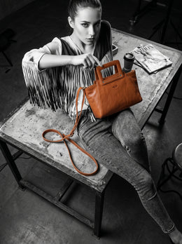 Elegant Leather Handbag for Women – Everyday Essential